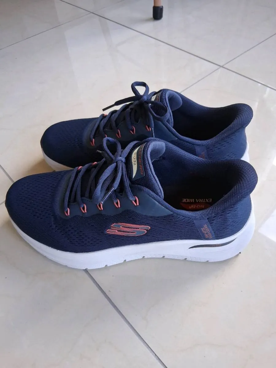 Sketchers runners - Image 3
