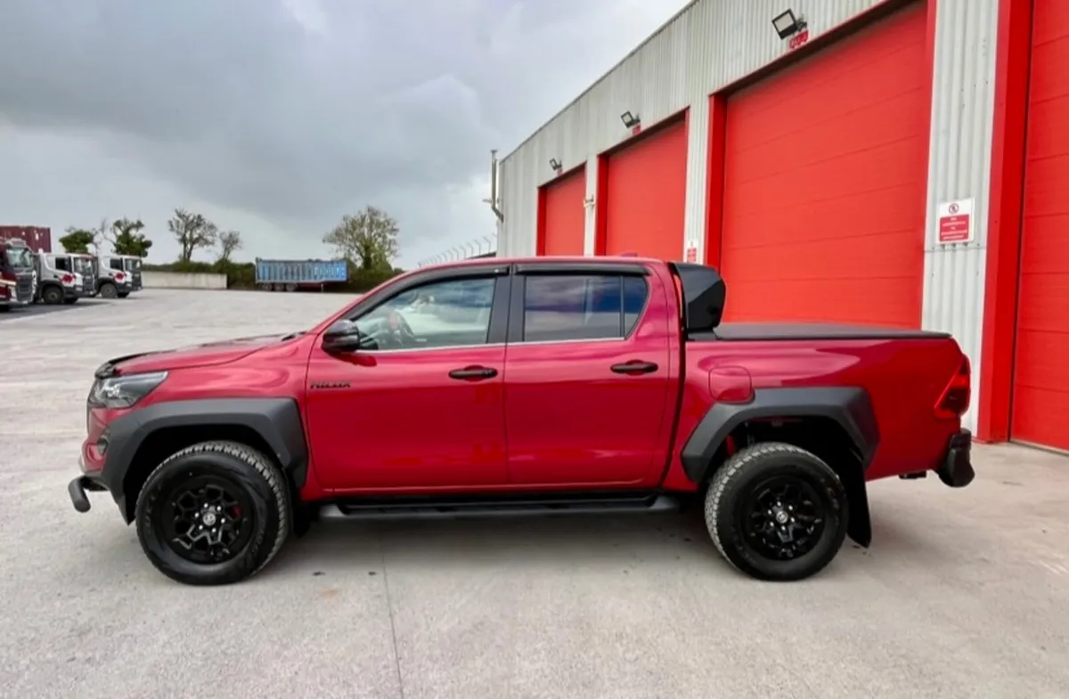 2025 Toyota Hilux GR Sport - Image 4