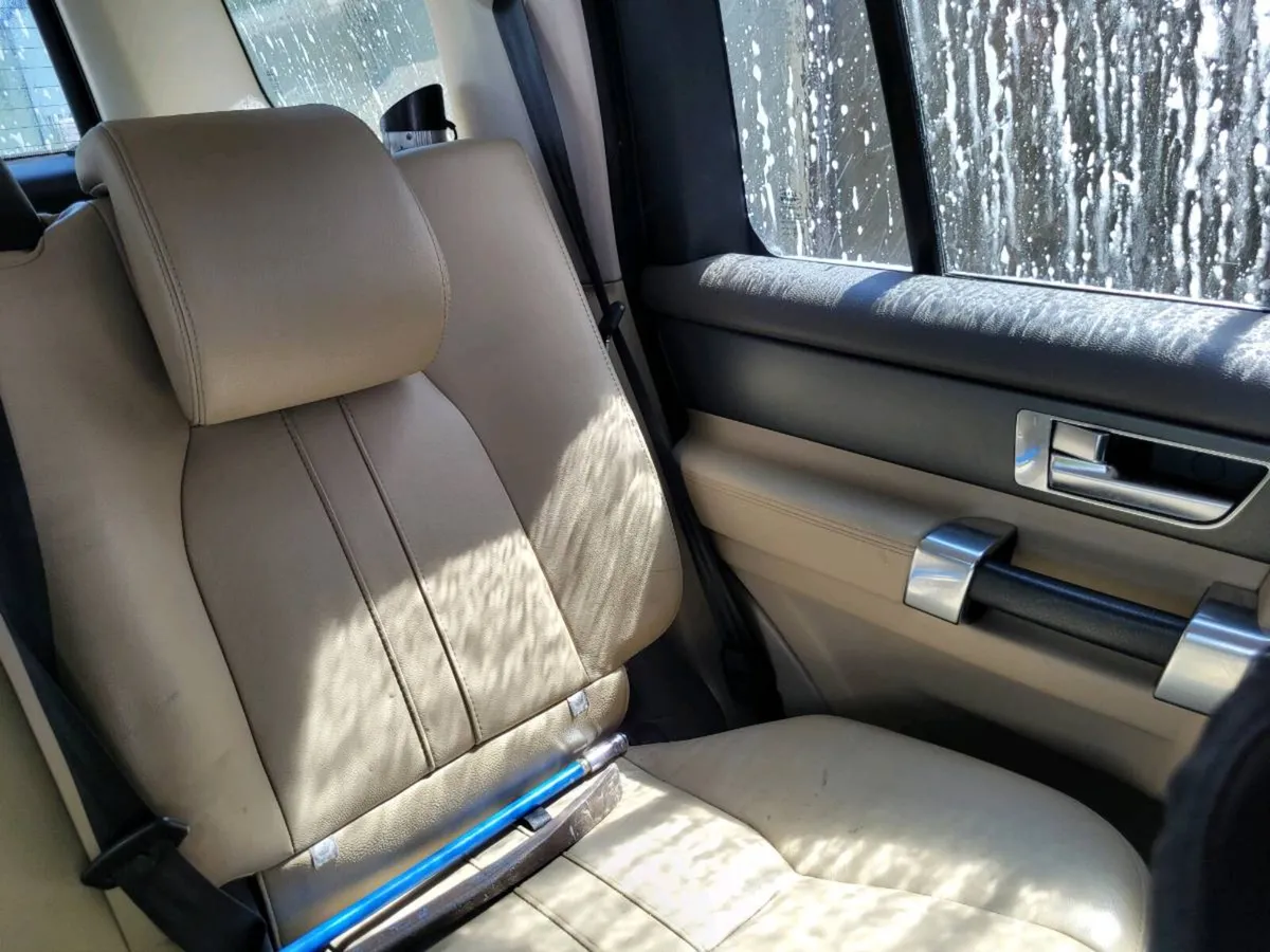Land Rover Discovery - Image 4