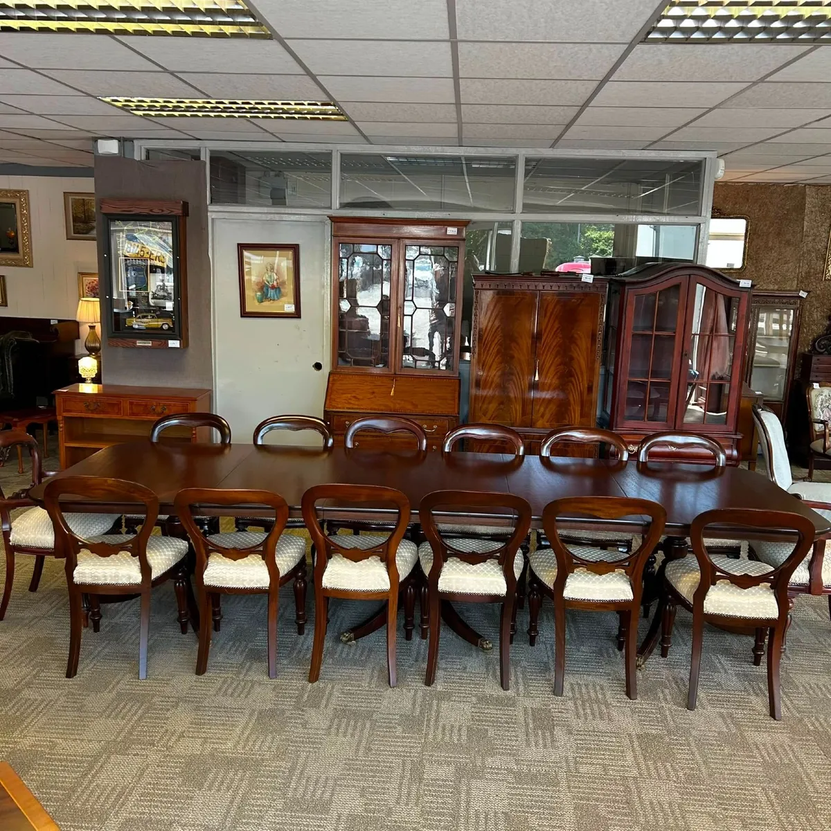 A stunning mahogany dining table with 14 chairs - Image 2