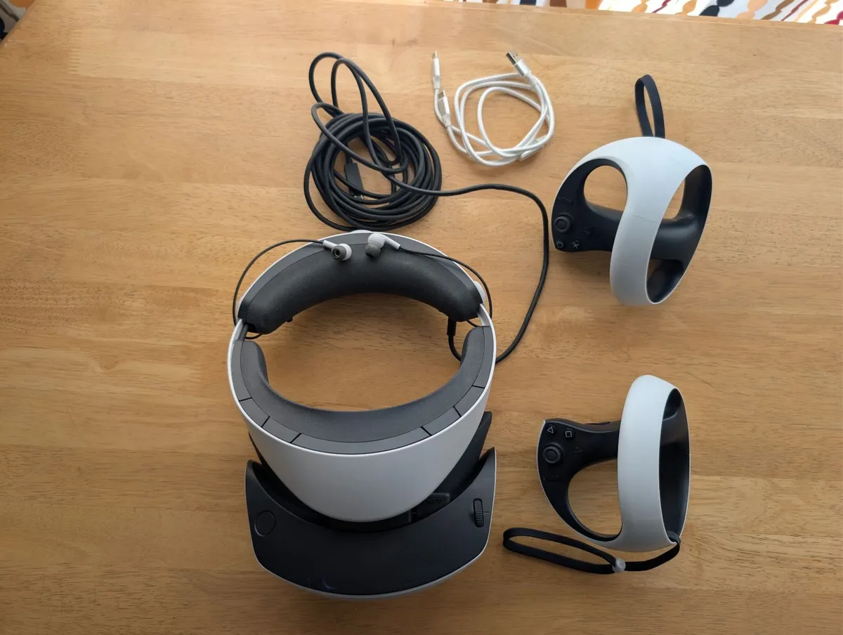 PLAYSTATION VR2  + Windows PC Converter Adapter - Image 1
