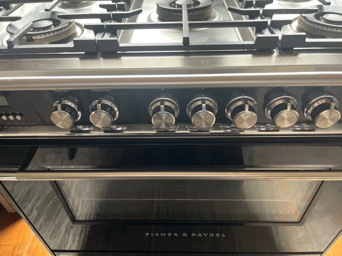Fisher and Paykel Dual Fuel Cooker - Image 4