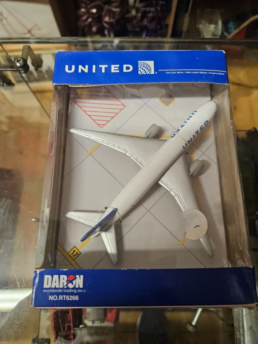 Corgi Daron United Airlines Plane - Image 1