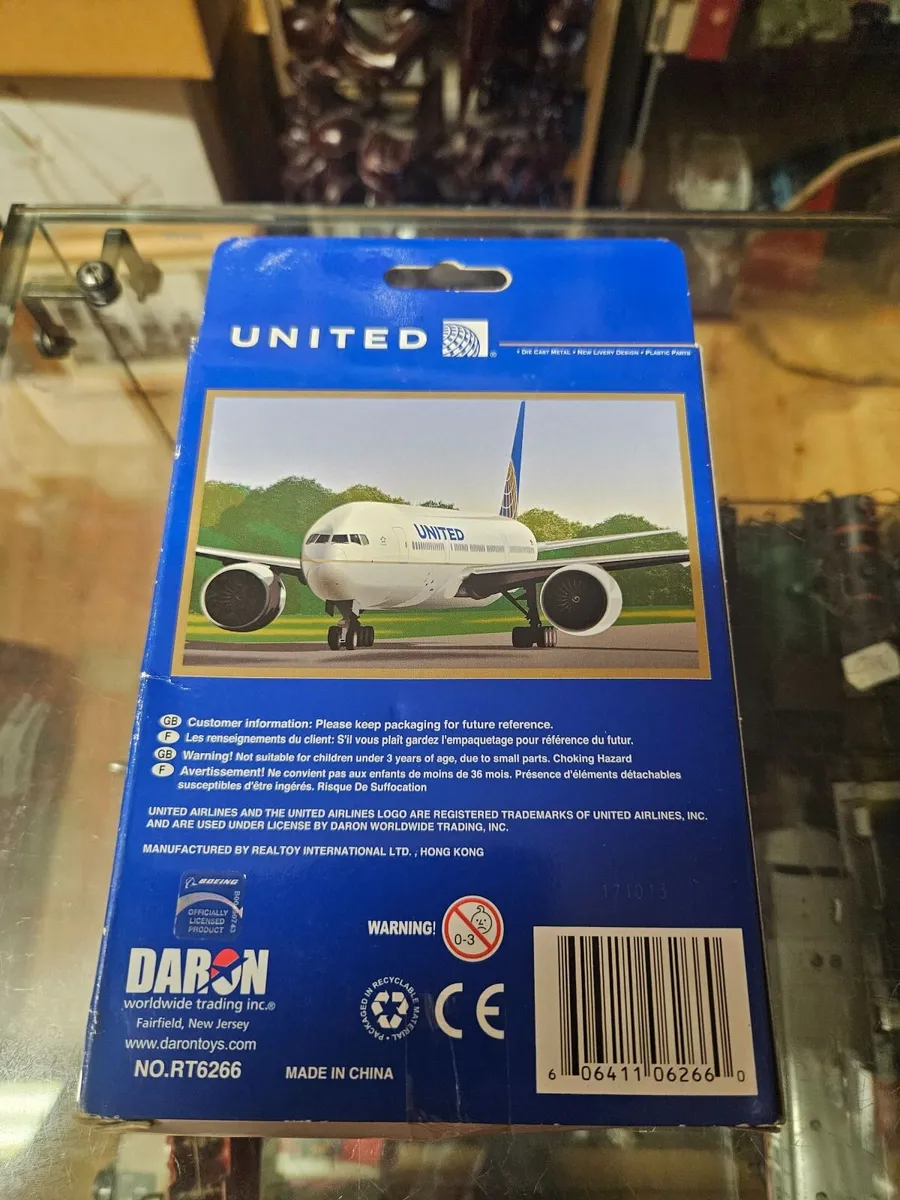 Corgi Daron United Airlines Plane - Image 3