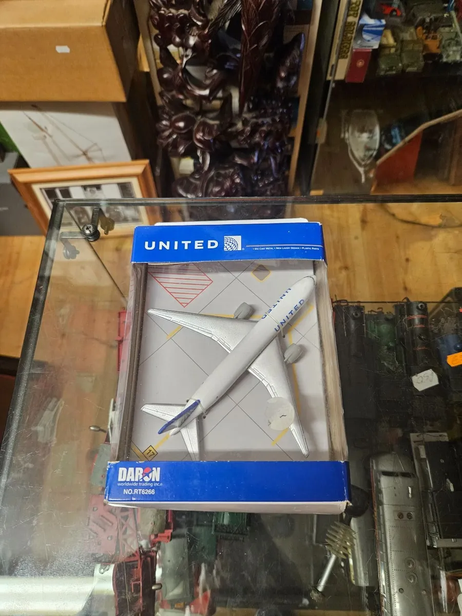 Corgi Daron United Airlines Plane - Image 2