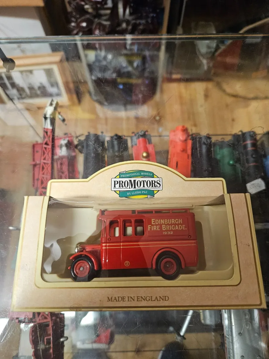 Corgi Lledo Fire Engine - Image 1