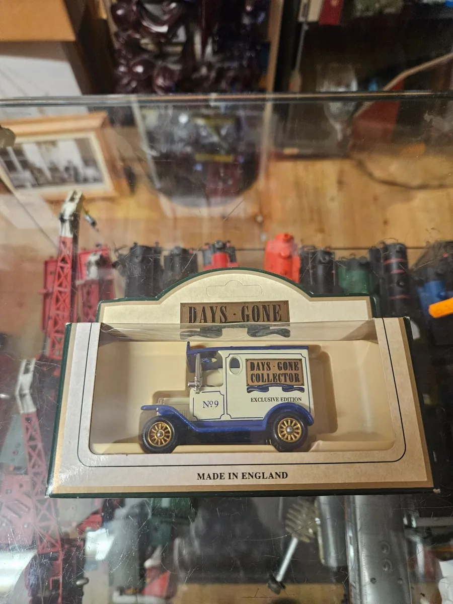 Corgi Lledo Van