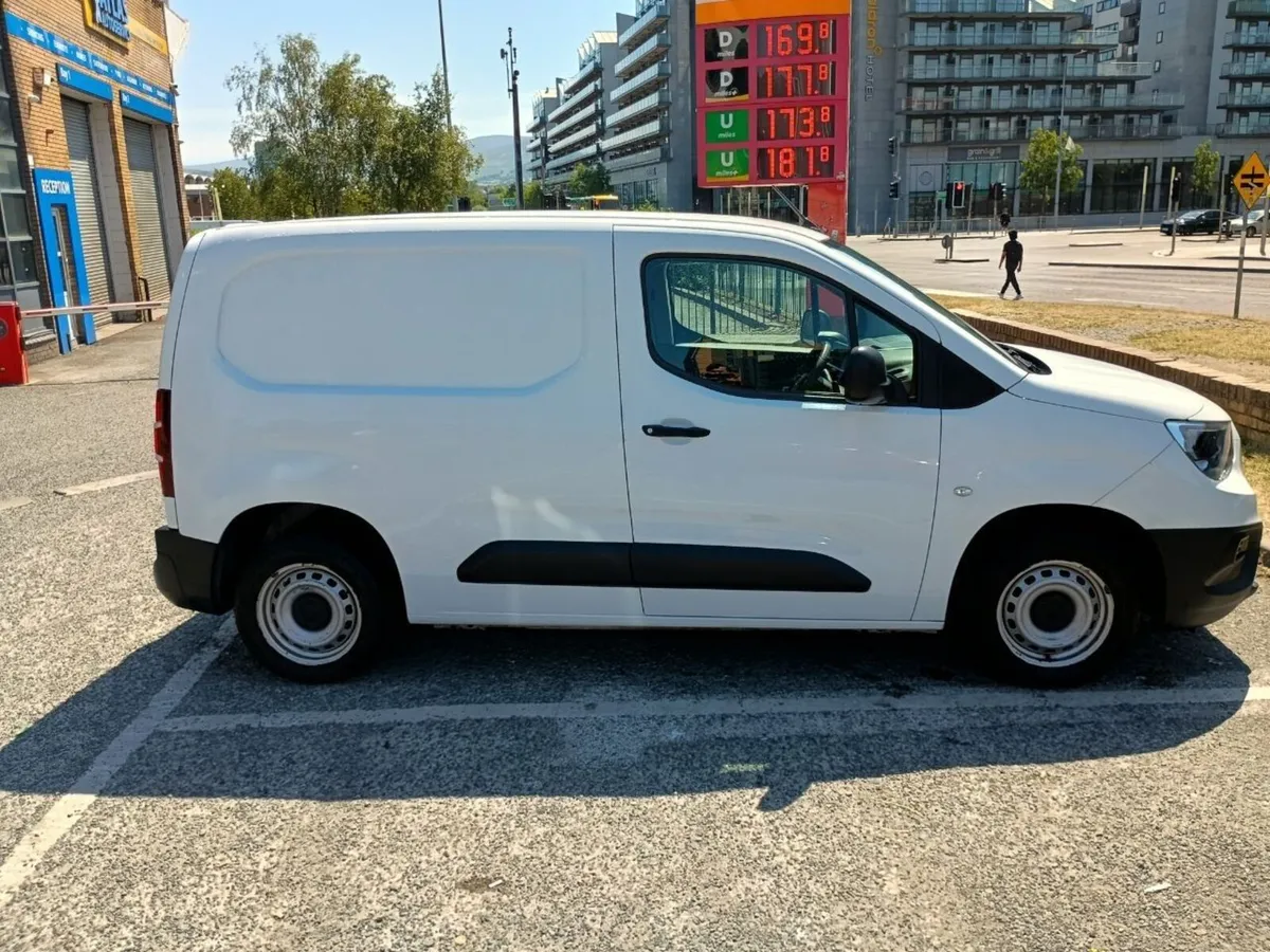 Opel Combo 2021 - Image 2