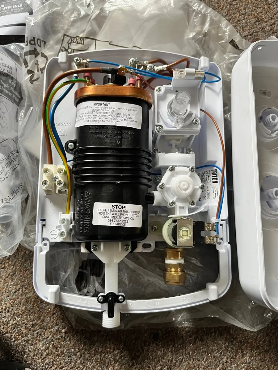 Triton Seville 8.5kW Universal Electric Shower - Image 3
