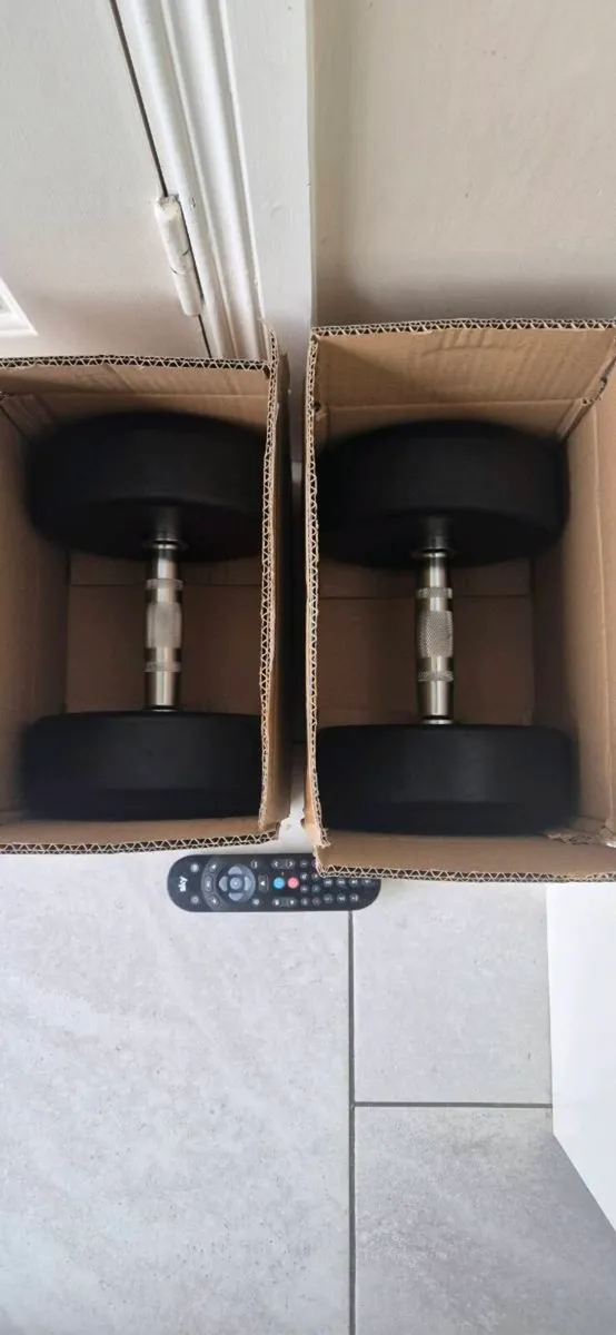 Brand new 2x22.5kilo rubber coated dumbbells - Image 3