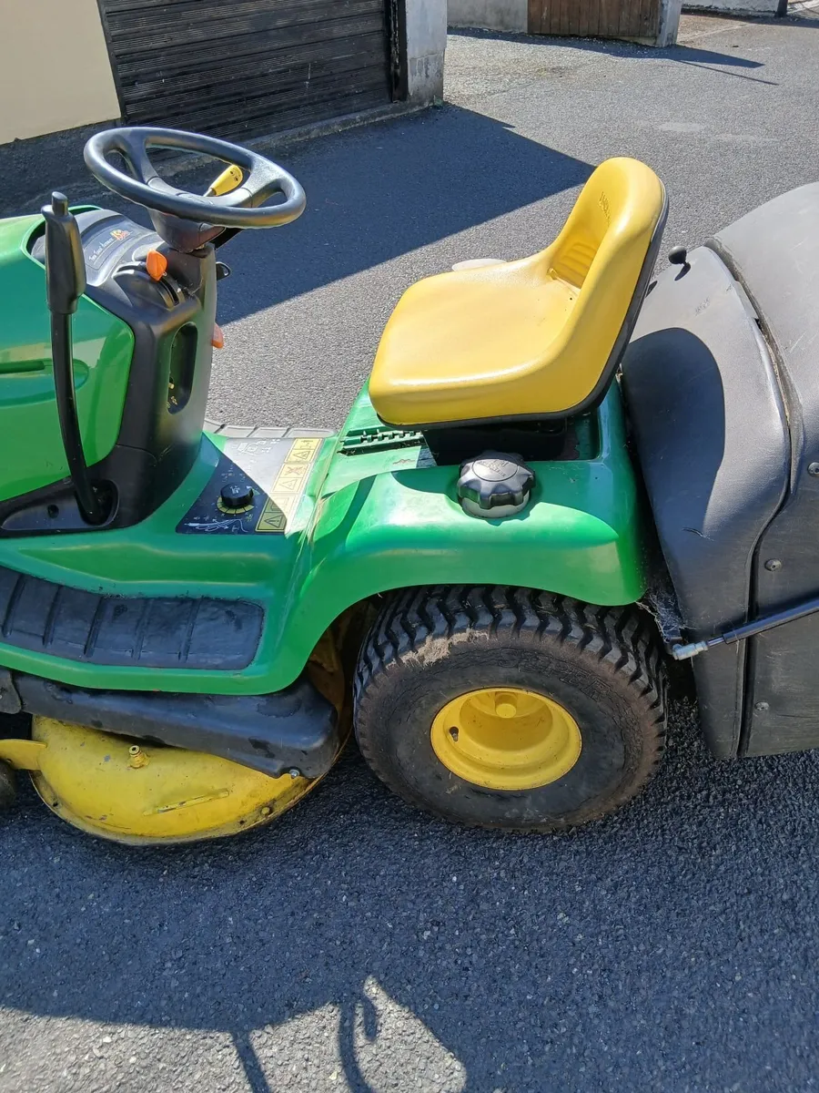 John Deere Ride on mower LTR155 - Image 2