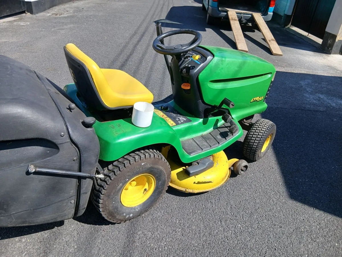 John Deere Ride on mower LTR155 - Image 3