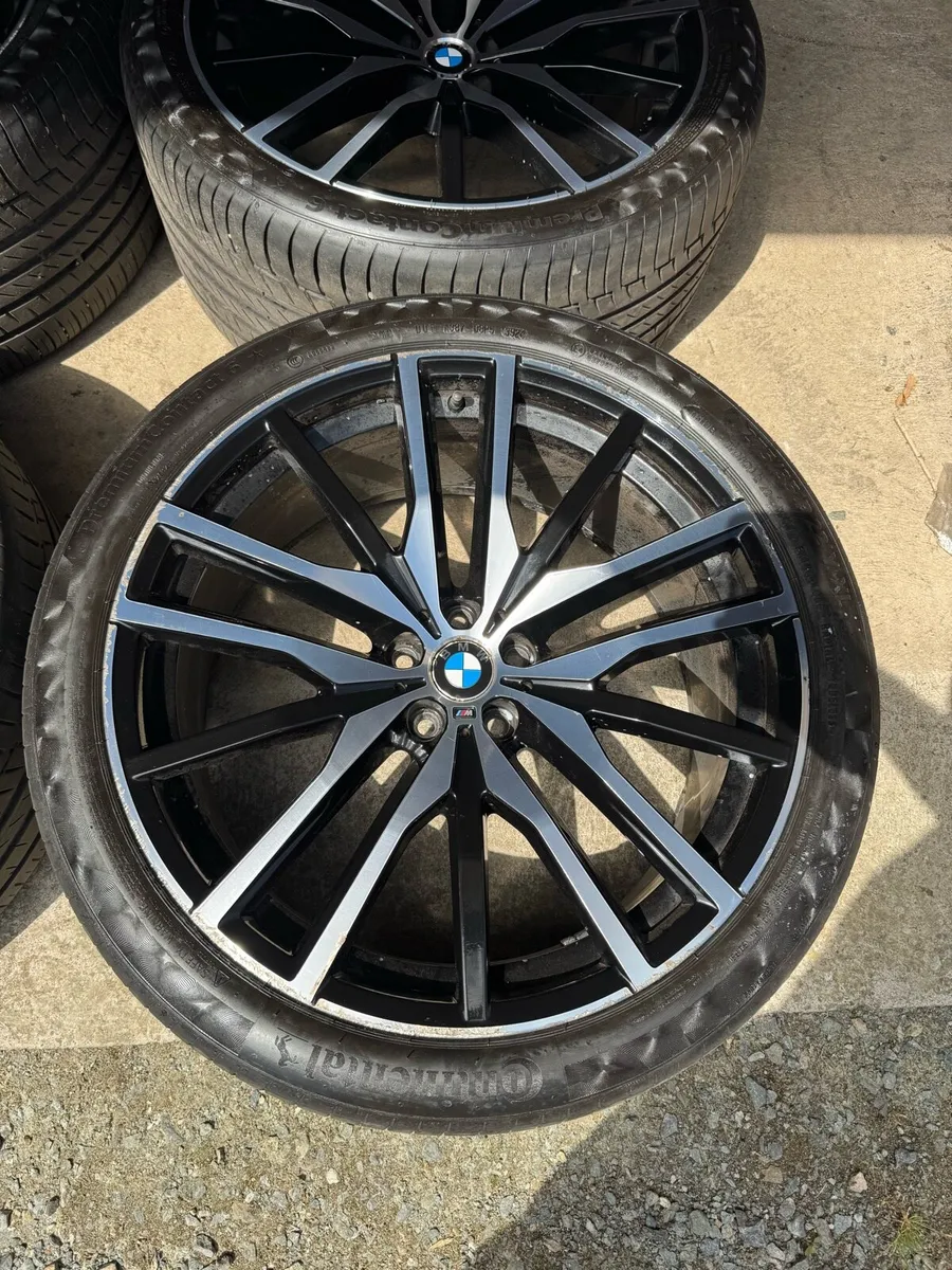22’ GENUINE BMW X5 ALLOYS & TYRES - Image 4