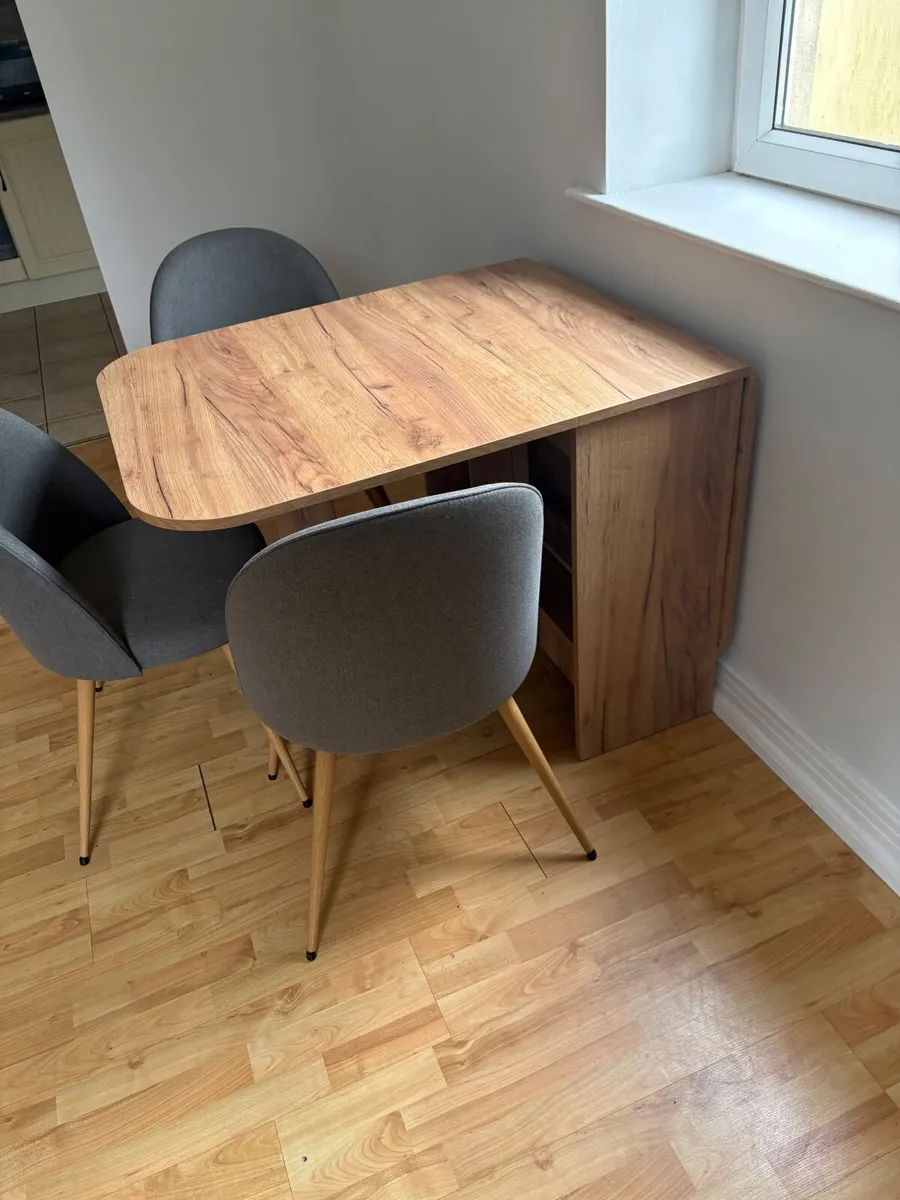 Table and Chairs - Image 3