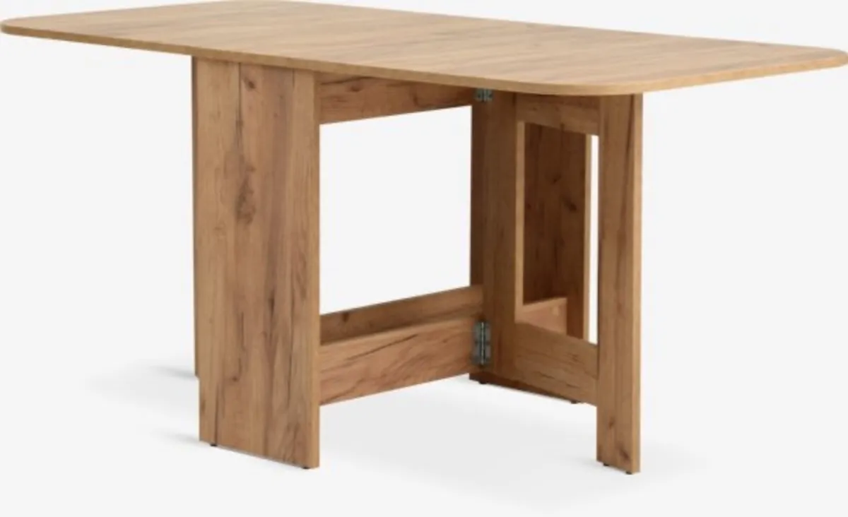 Table and Chairs - Image 2