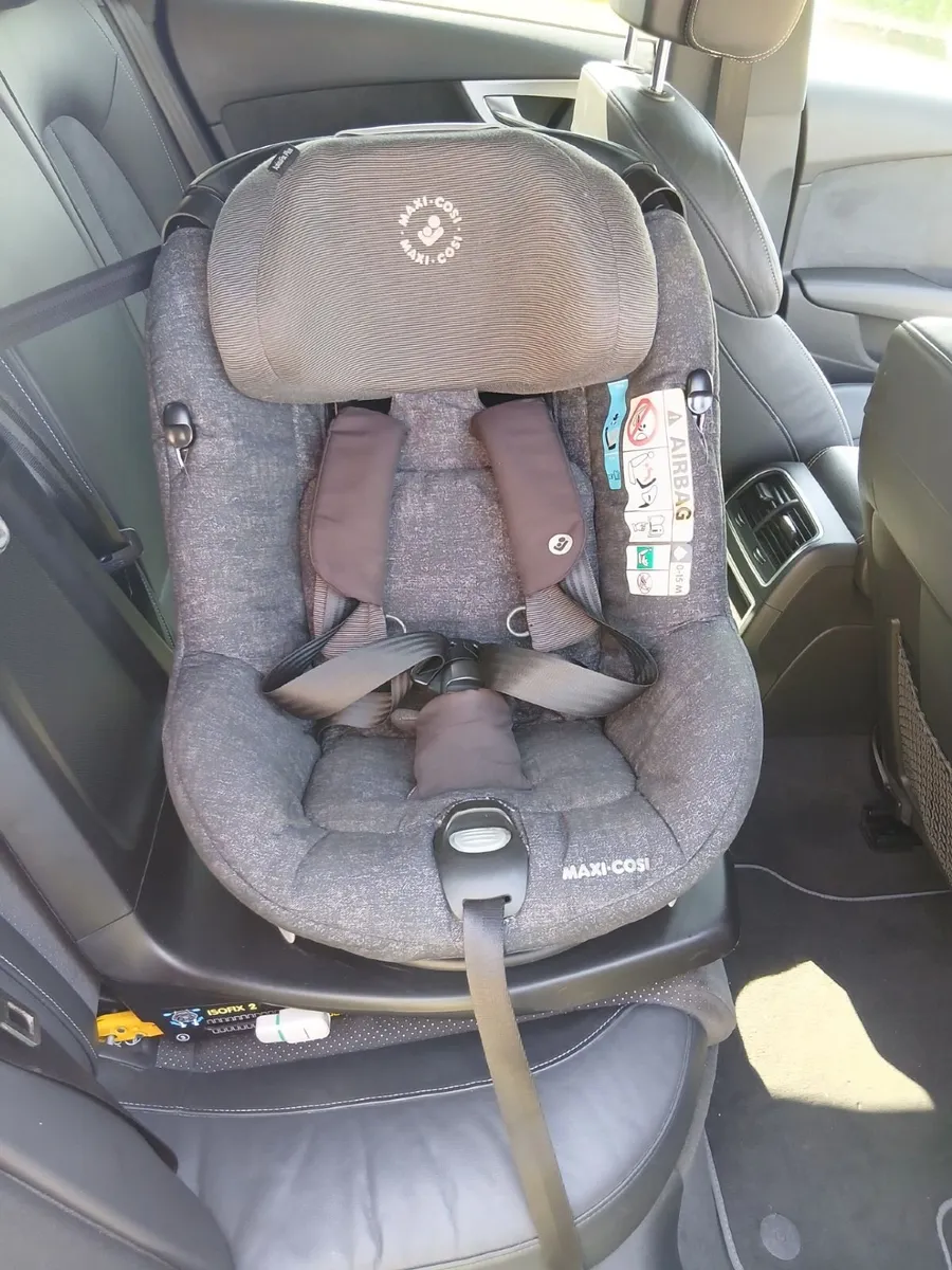 Maxi Cosi 360° Car Seat - Image 1