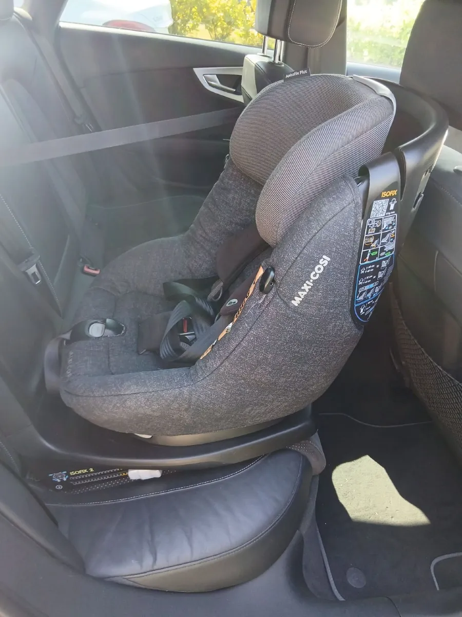 Maxi Cosi 360° Car Seat - Image 3