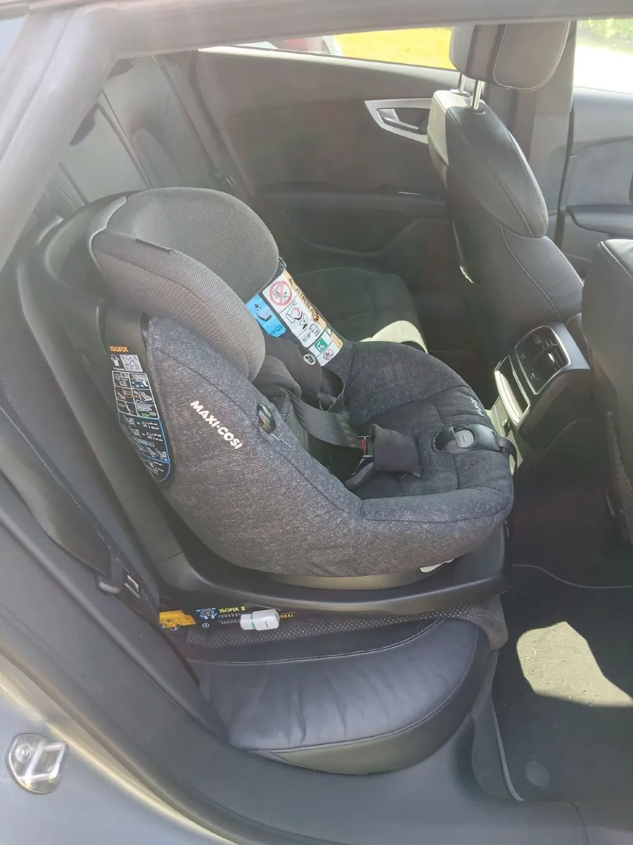 Maxi Cosi 360° Car Seat - Image 2