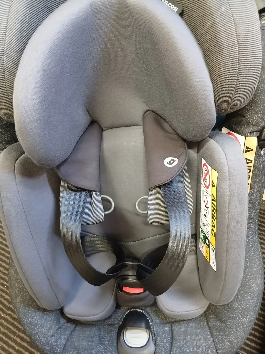 Maxi Cosi 360° Car Seat - Image 4