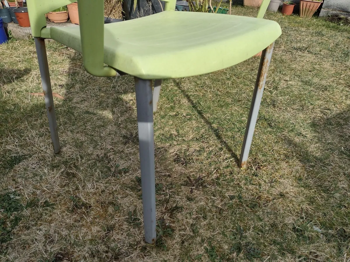 2 heavy garden/patio chairs - Image 3