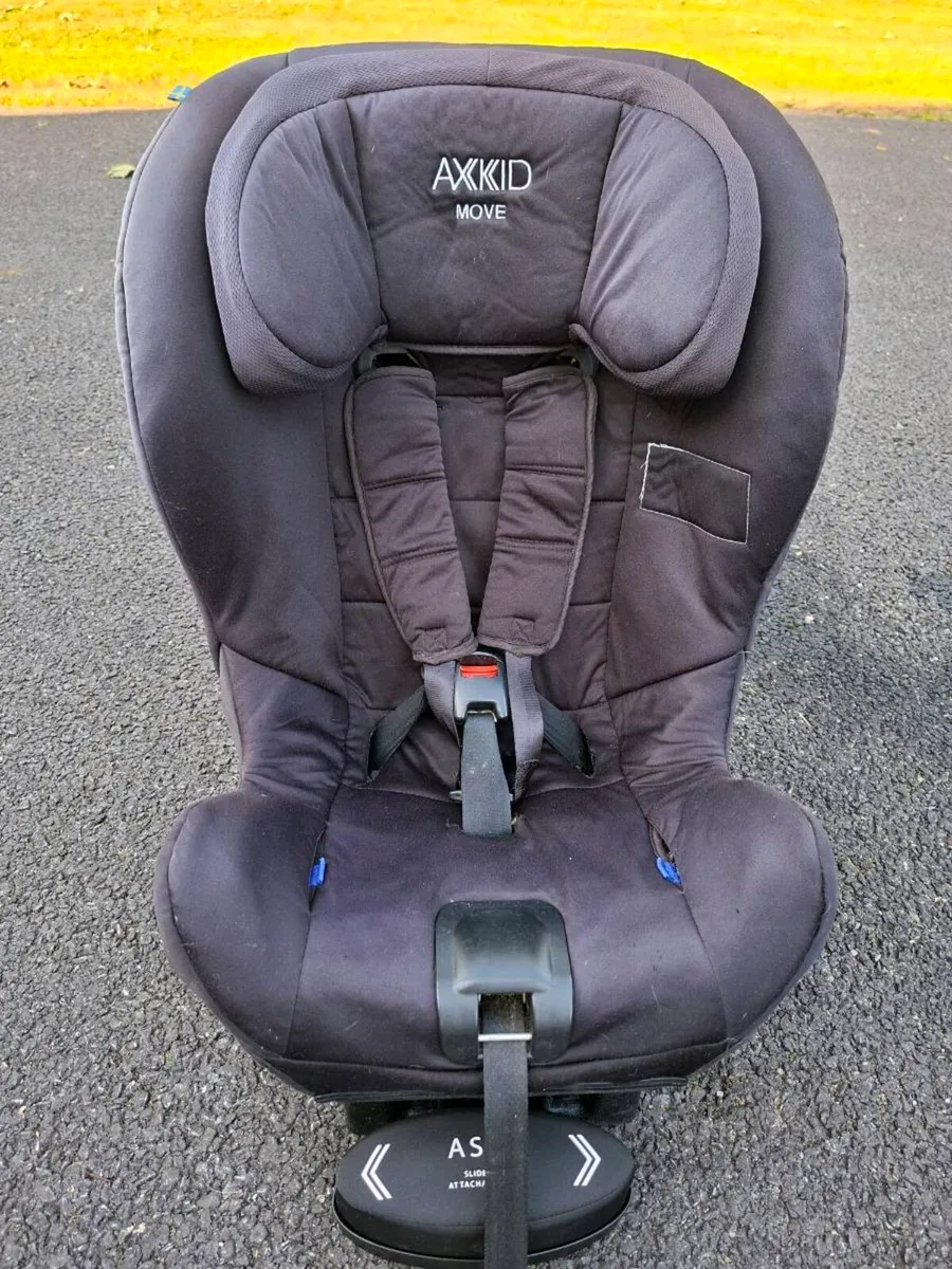 Car seats and bases axkid move, maxi cosi - Image 1