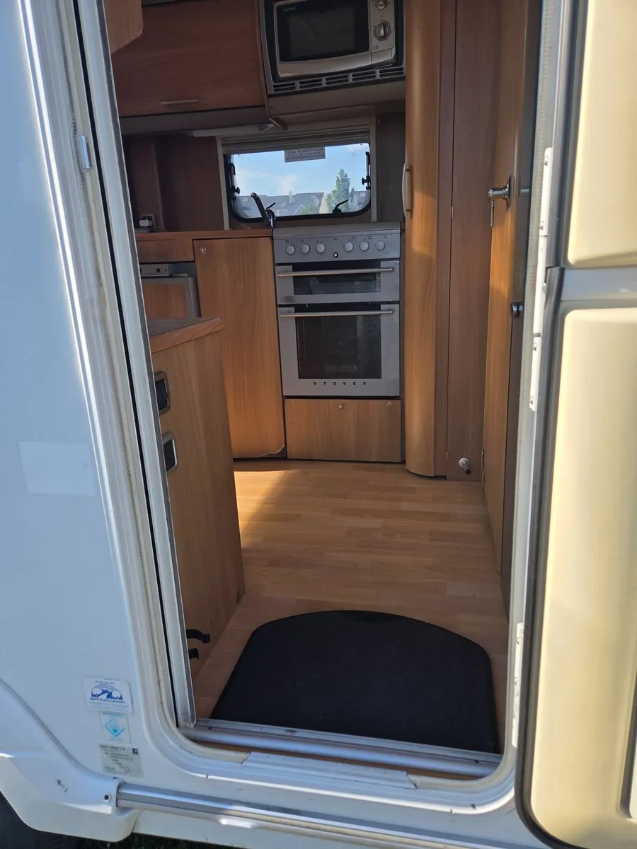 Caravan - Image 2