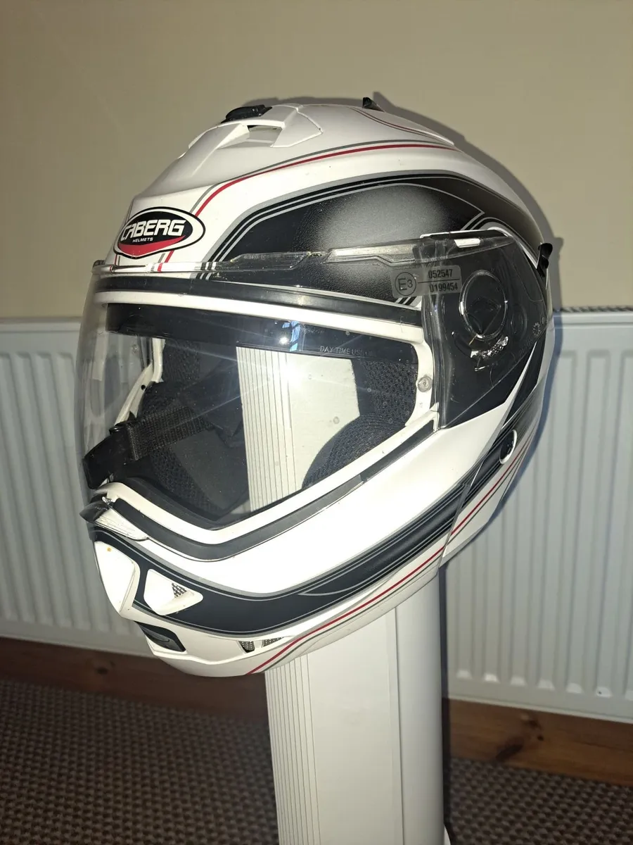 Motorcycle helmet - Image 1