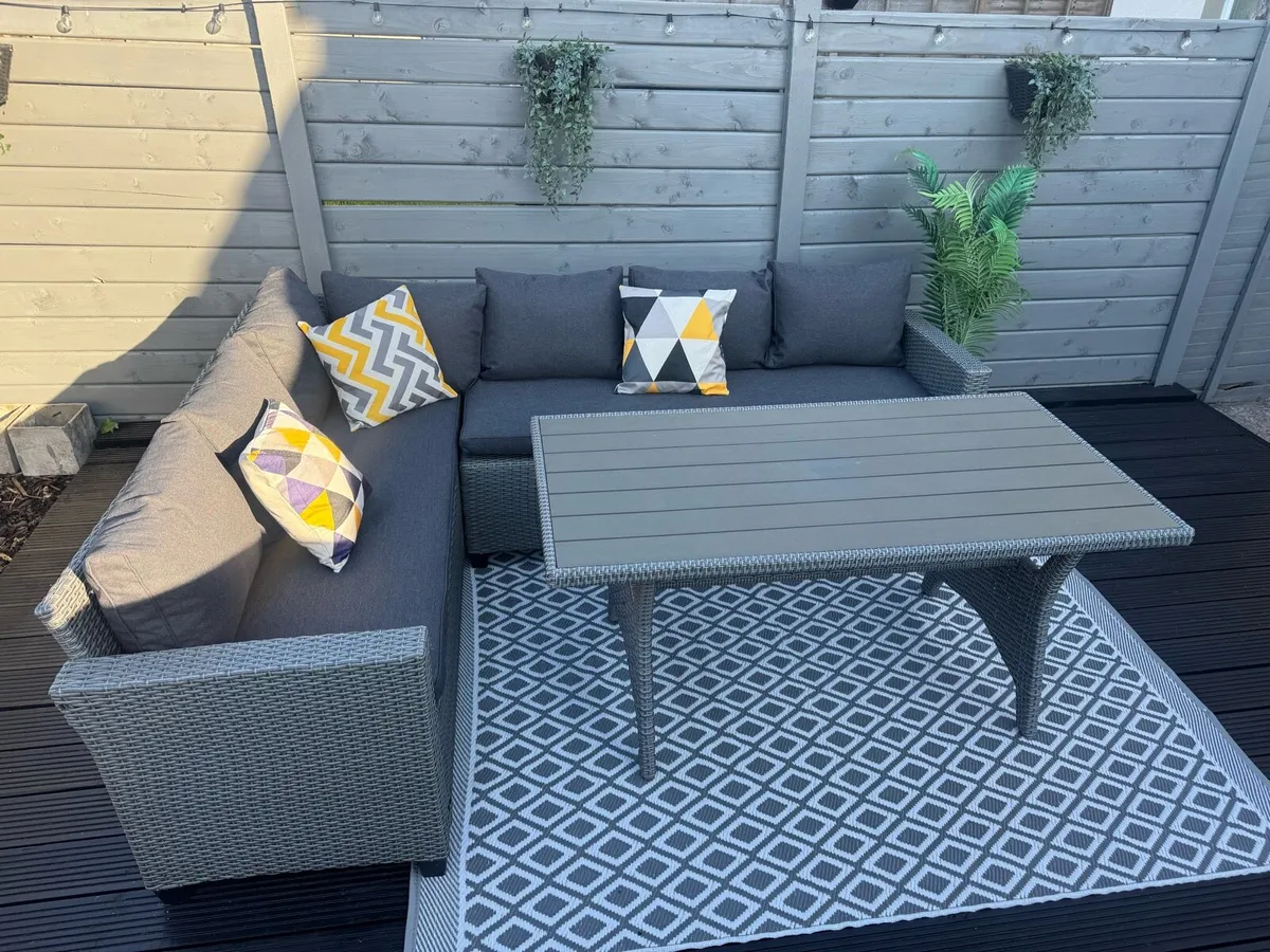 Garden furniture corner sofa and table - Image 3