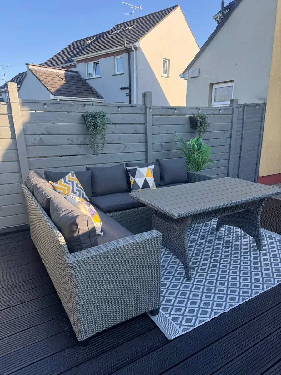 Garden furniture corner sofa and table - Image 4