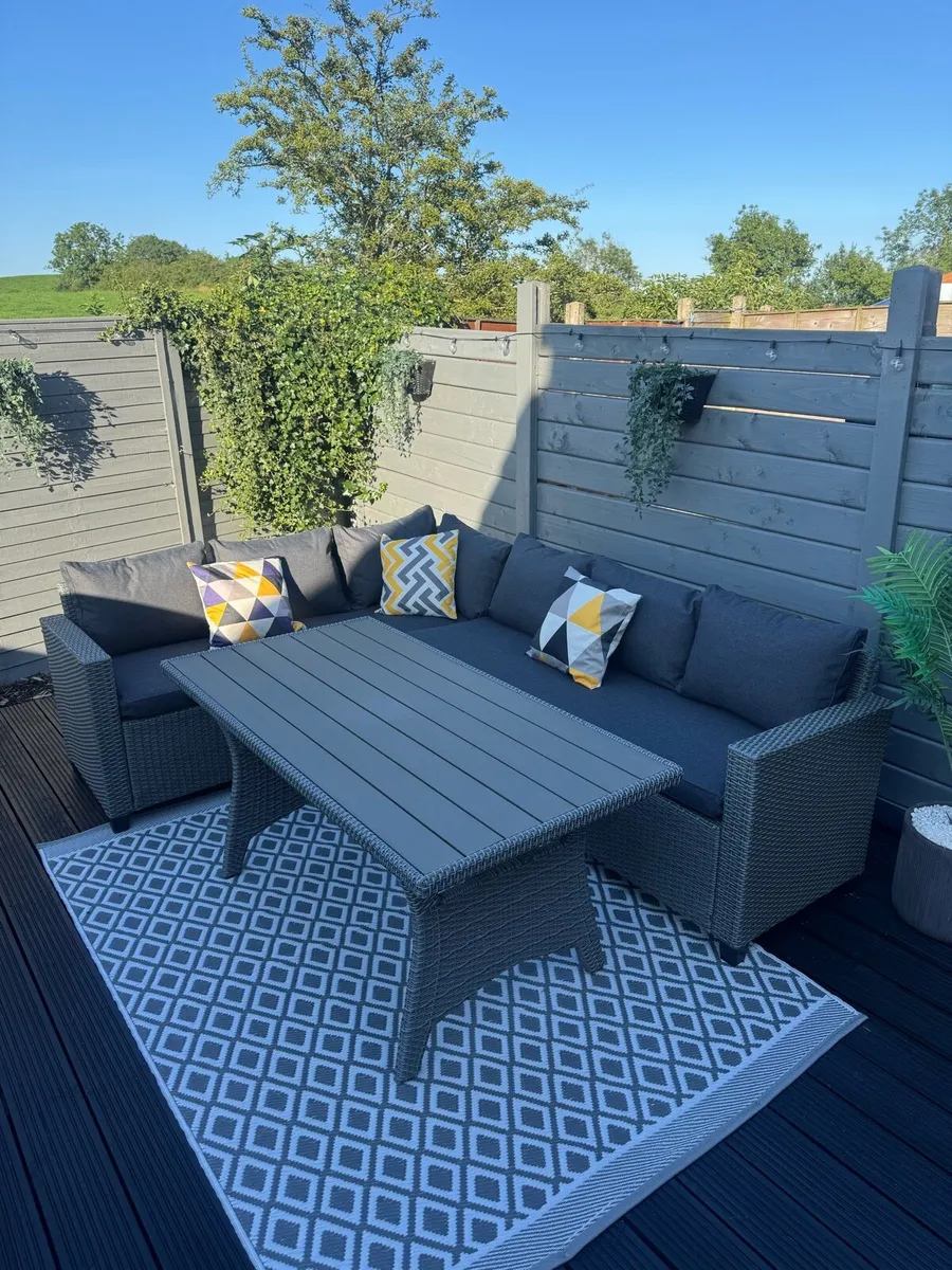 Garden furniture corner sofa and table - Image 1