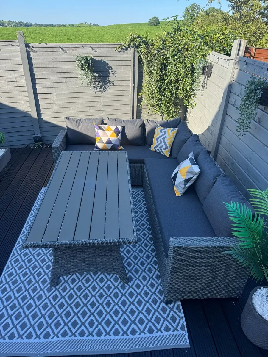 Garden furniture corner sofa and table - Image 2