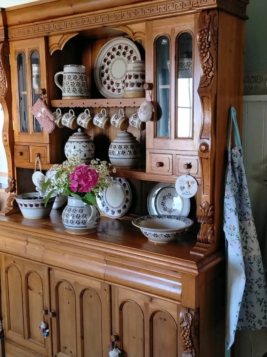 Solid kitchen dresser delivery arranged - Image 2