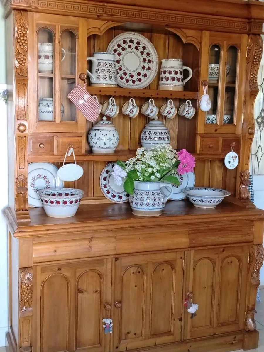 Solid kitchen dresser delivery arranged - Image 4