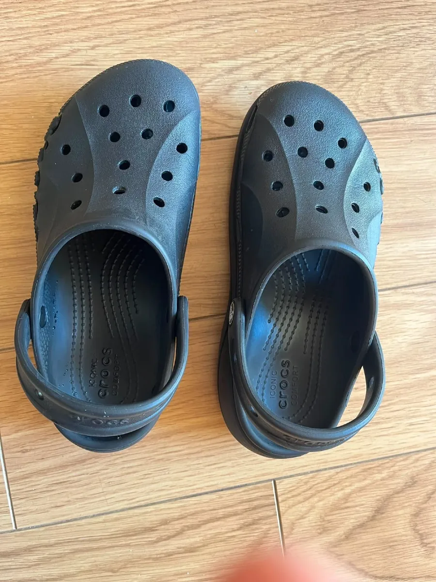 Crocs Classic Clog in Black - Image 2