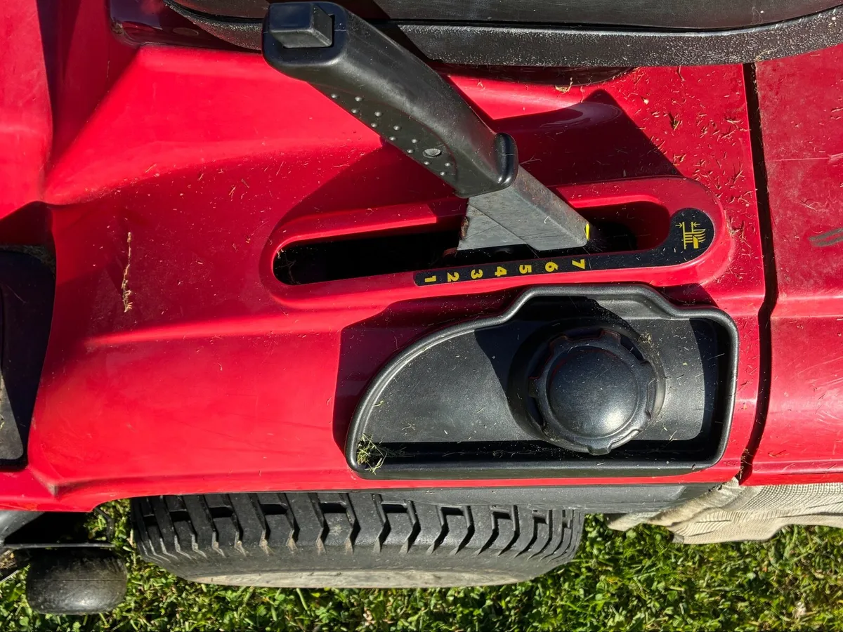 Ride on Lawnmower - Image 3
