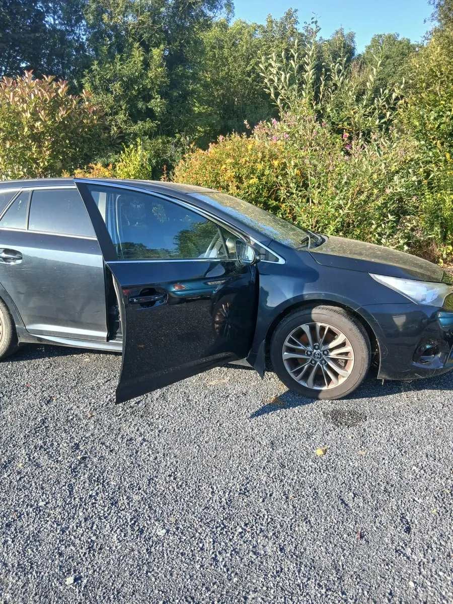 Toyota Avensis Estate 2016 diesel - Image 2