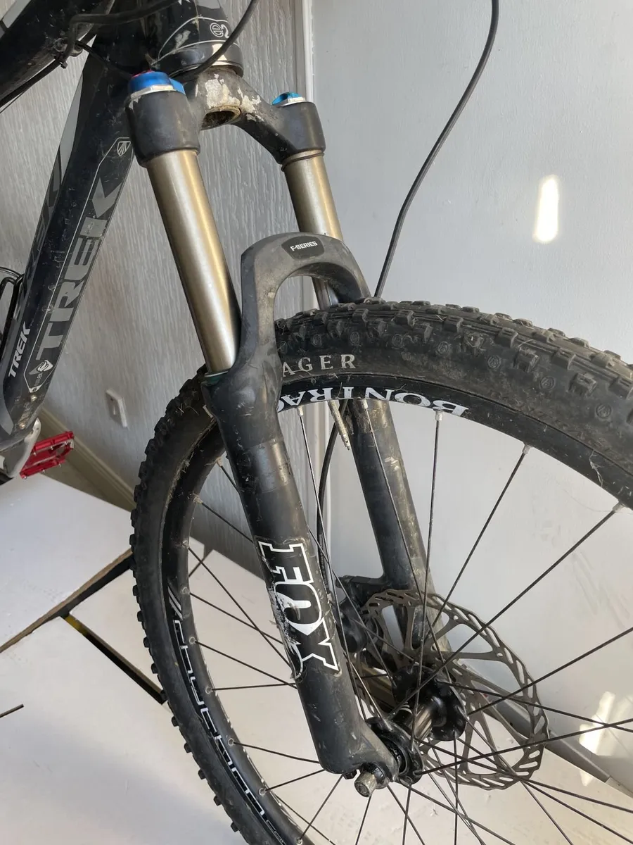 Trek Fuel EX8 Full Suspension Mountain Bike - Image 4