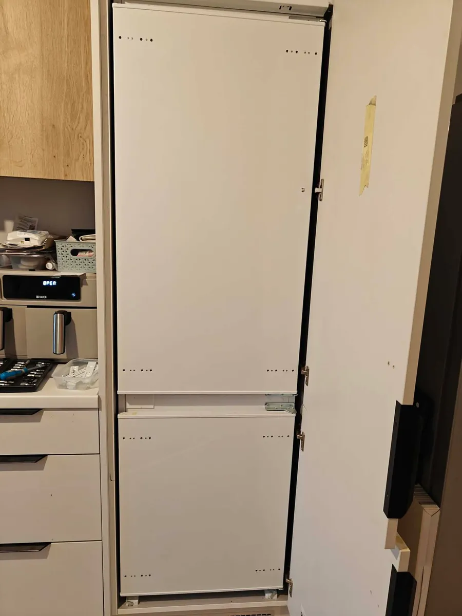 Integrated fridge freezer 70/30 - Image 1