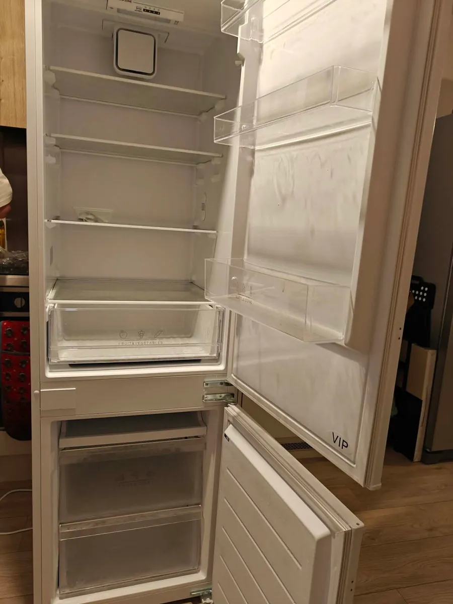 Integrated fridge freezer 70/30 - Image 2