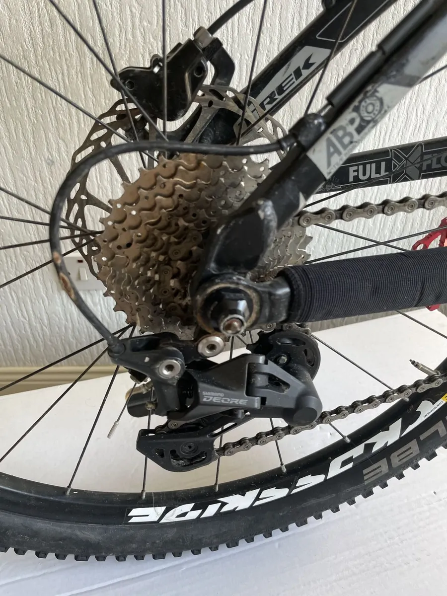 Trek Fuel EX8 Full Suspension Mountain Bike - Image 2