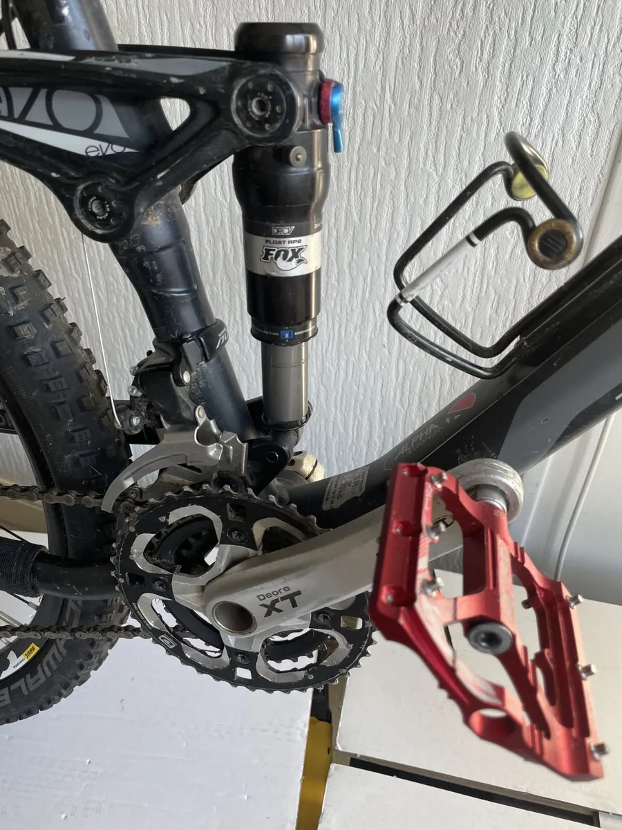 Trek Fuel EX8 Full Suspension Mountain Bike - Image 3