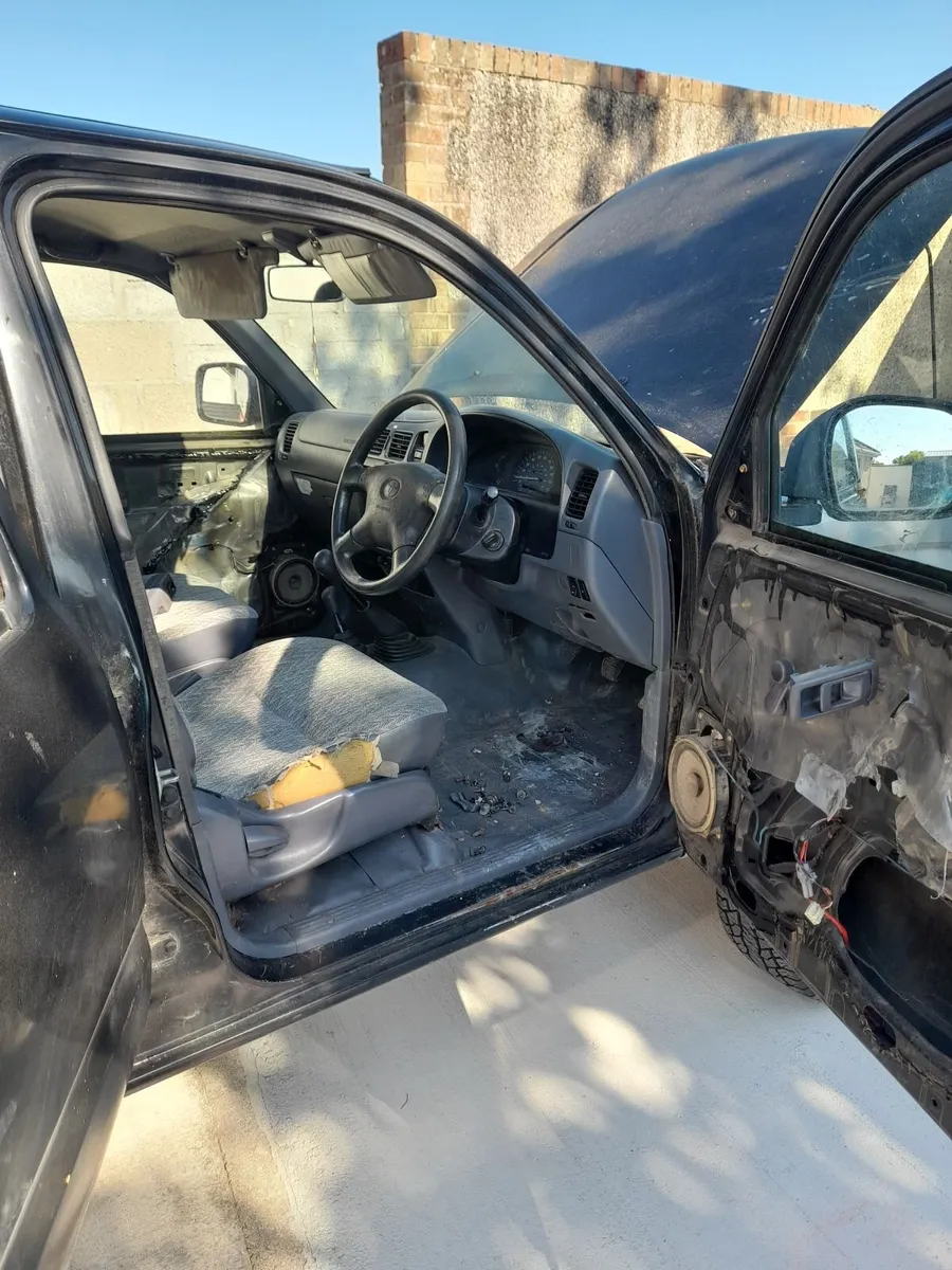 Toyota Hilux for parts - Image 3