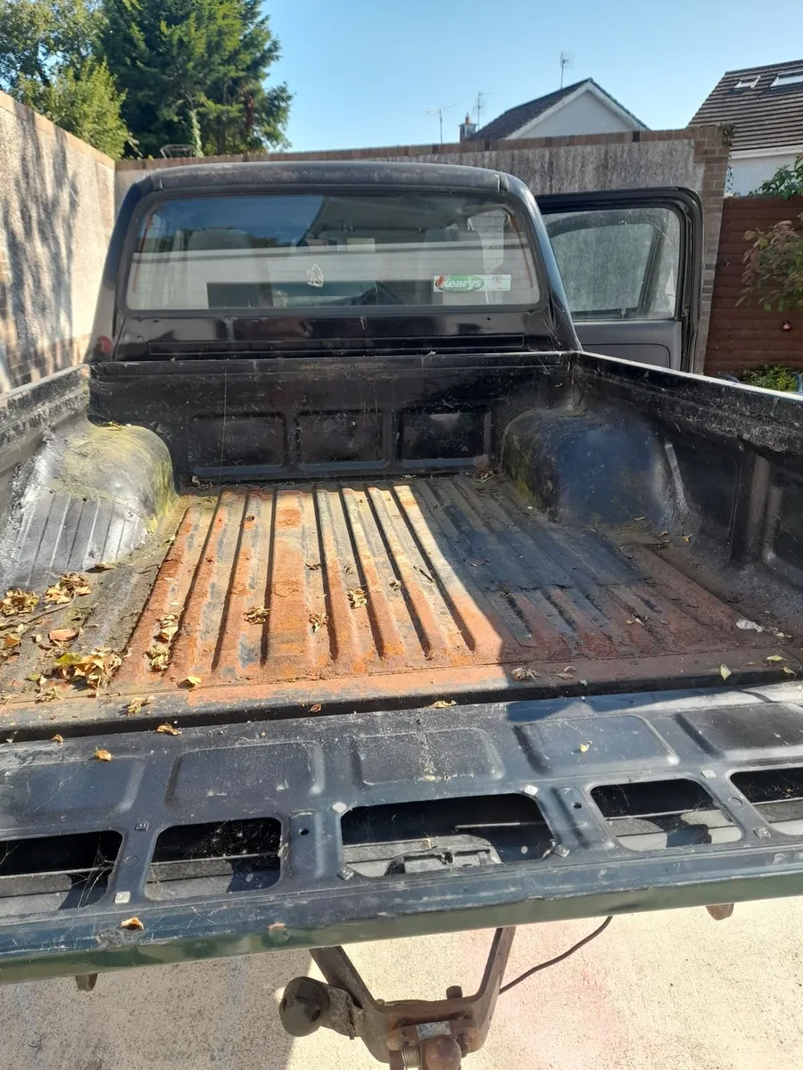 Toyota Hilux for parts - Image 4