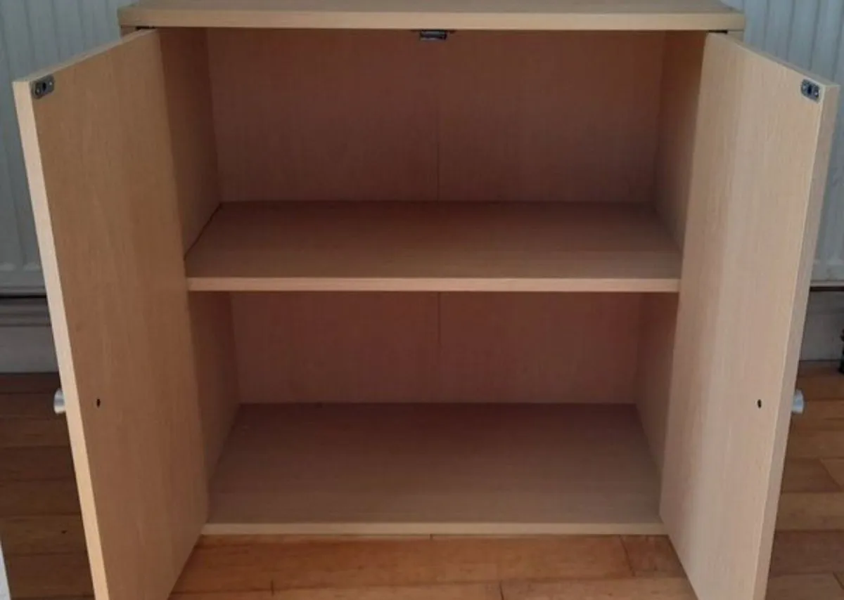 Small cupboard/ cabinet with shelf - Image 2