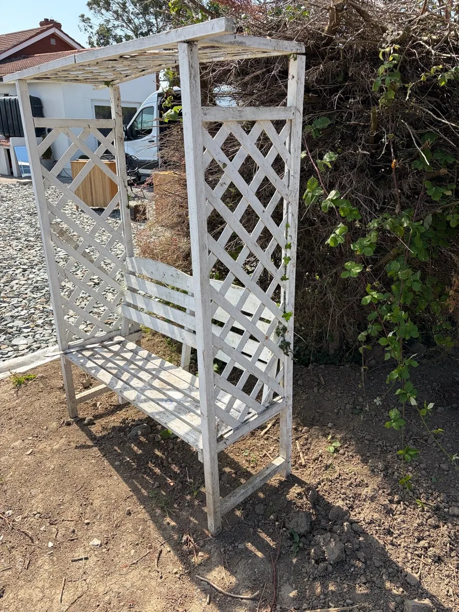 garden bench with arch for rose etc €100 - Image 4