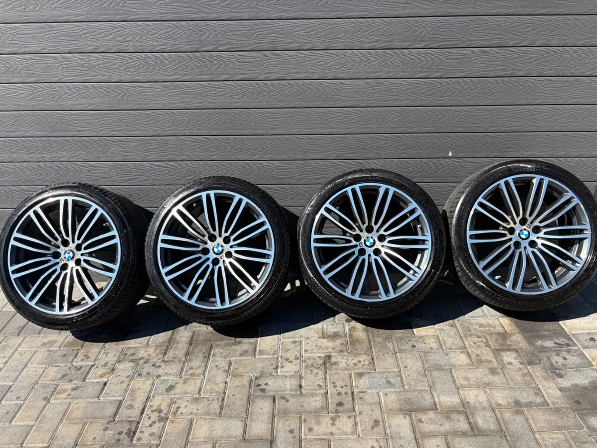19” GENUINE BMW G30 ALLOY WHEELS & TYRES - Image 2