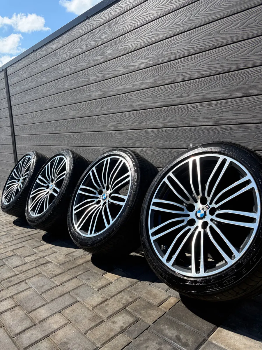 19” GENUINE BMW G30 ALLOY WHEELS & TYRES - Image 1