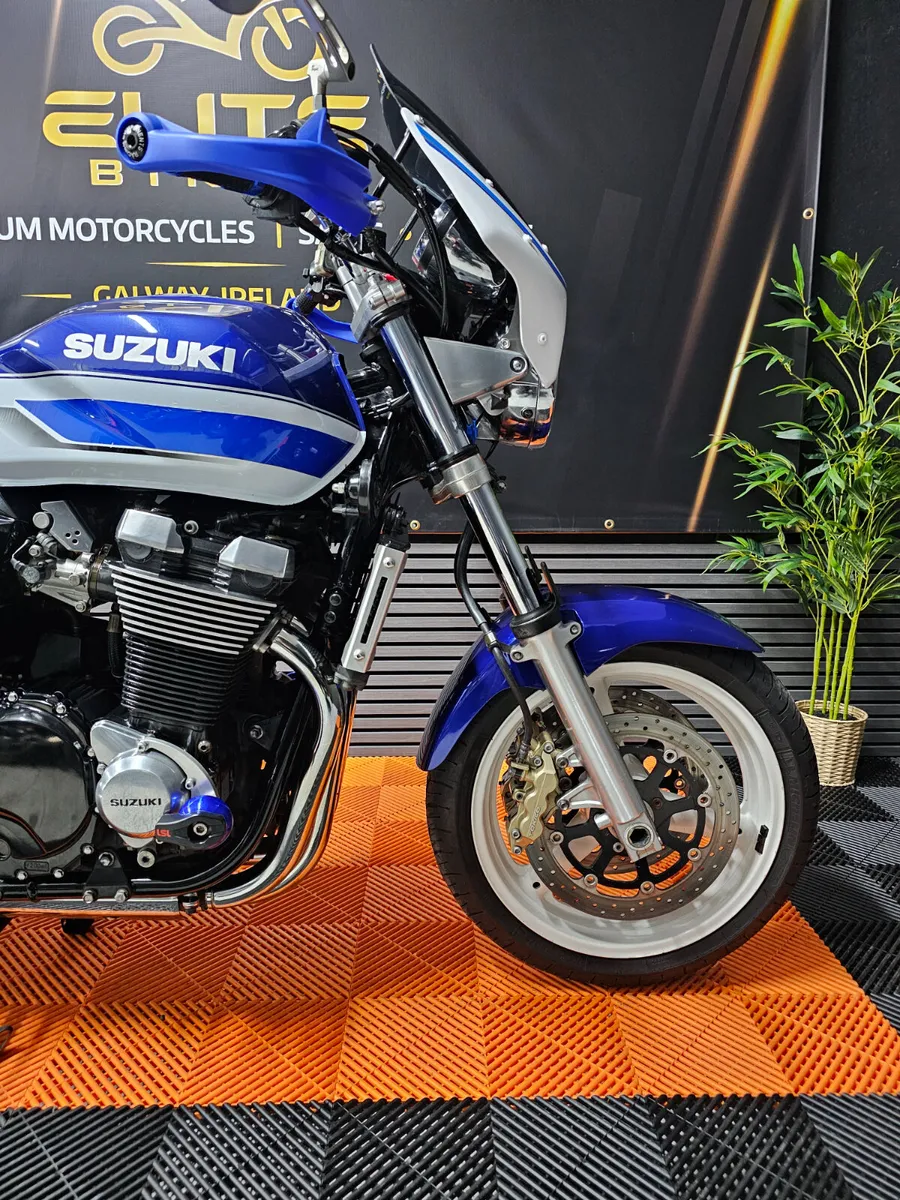 Suzuki GSX 1400 - Image 2