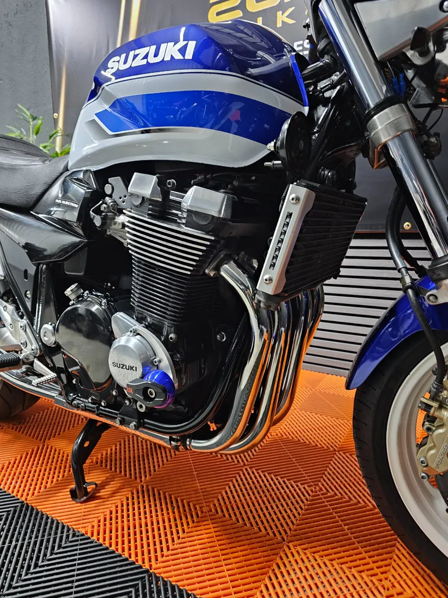 Suzuki GSX 1400 - Image 4
