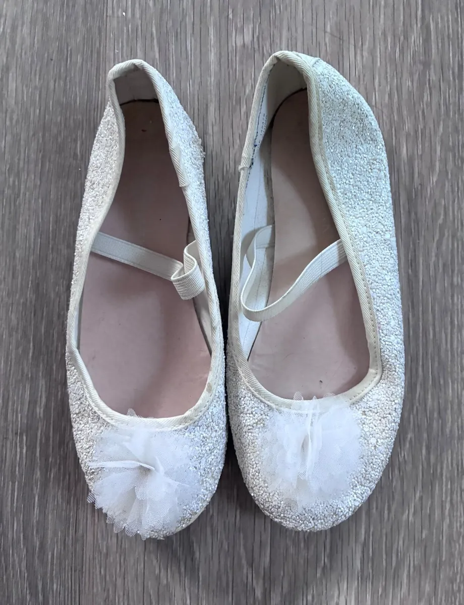 Kids Pumps size 32 - Image 1